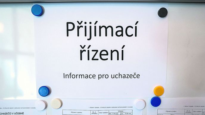 Cermat po jedenácti letech definitivně uspěl ve sporu o pokutu za zakázku bez soutěže. Cermat po jedenácti letech definitivně uspěl ve sporu o pokutu za zakázku bez soutěže.