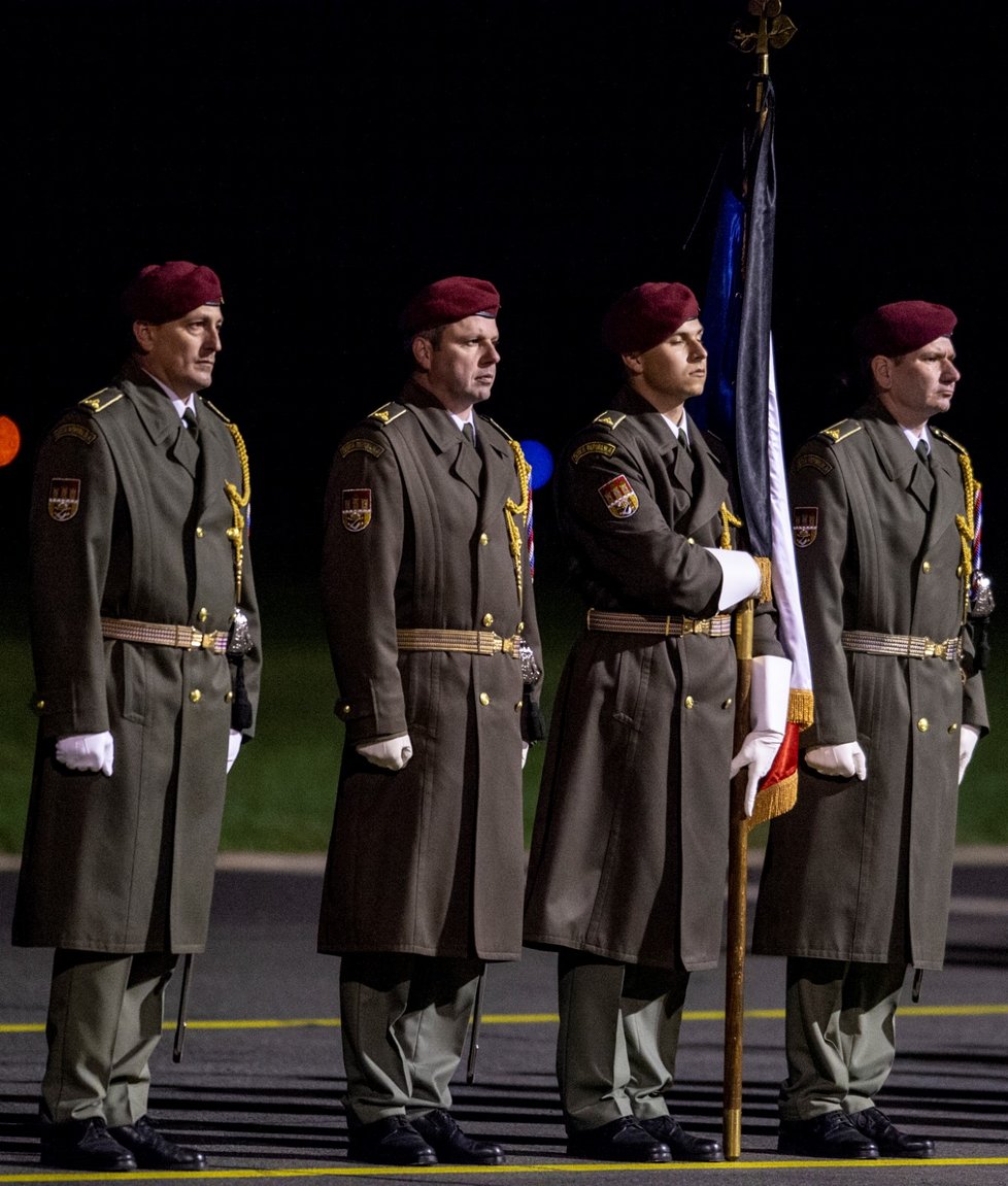 Armádní speciál dopravil na letiště Praha-Kbely 24. října 2018 z Afghánistánu do Česka tělo zastřeleného vojáka Tomáše Procházky