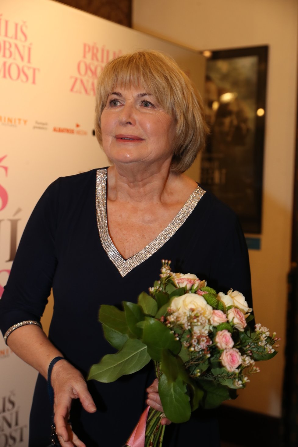 Premiéra filmu Příliš osobní známost: Eliška Balzerová se dostavila i přes nedávnou smrt maminky.