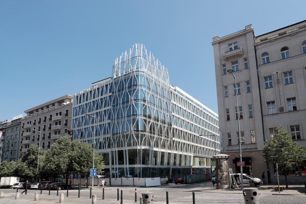 Květinový dům, tedy The flow building je dokončen. Na podzim v něm bude otevírat Primark (28.5.2020)