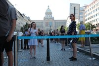 Fronty před Primarkem i týden po otevření! O víkendu navýší kapacitu, dovnitř bude smět o 150 lidí víc