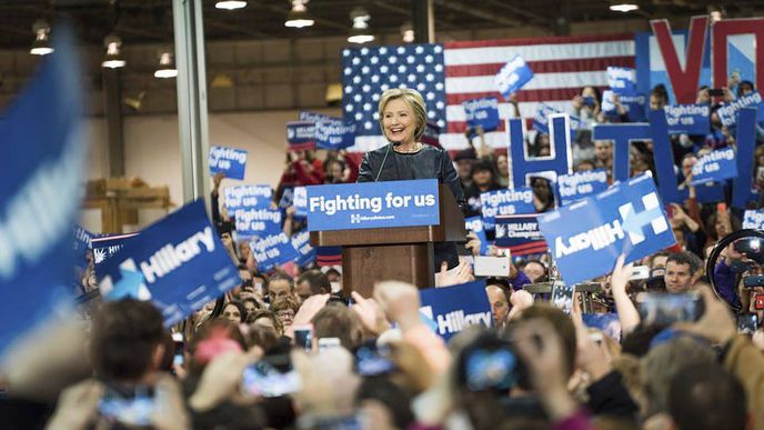 Hillary Clintonová zabodovala, zvyšuje náskok.