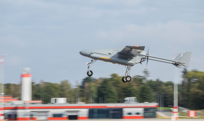 Akcie výrobce dronů Primoco UAV na pražské burze září. Letos už vynesly sedmdesát procent