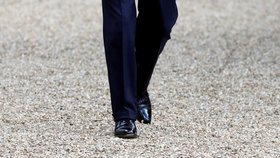 Princ Andrew po smrti svého otce na nedělní mši
