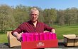 Padlý princ Andrew během pandemie koronaviru balí velikonoční balíčky pro hospic: Jak patetické! míní expert na královskou rodinu