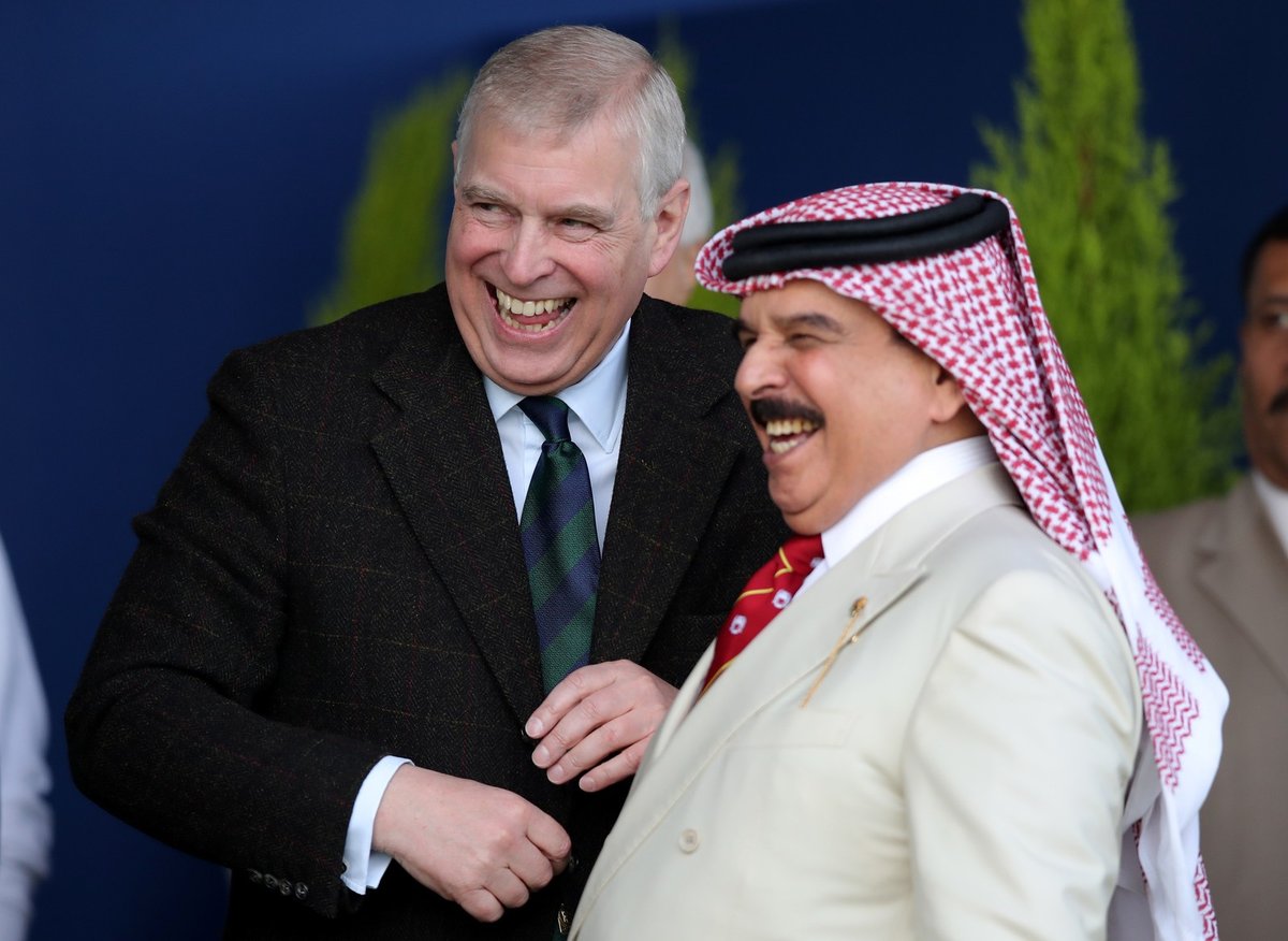 Princ Andrew se přátelil i s králem Bahrajnu.