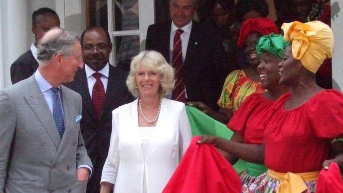 Princ Charles a vévodkyně z Cornwallu během návštěvy Jamajky