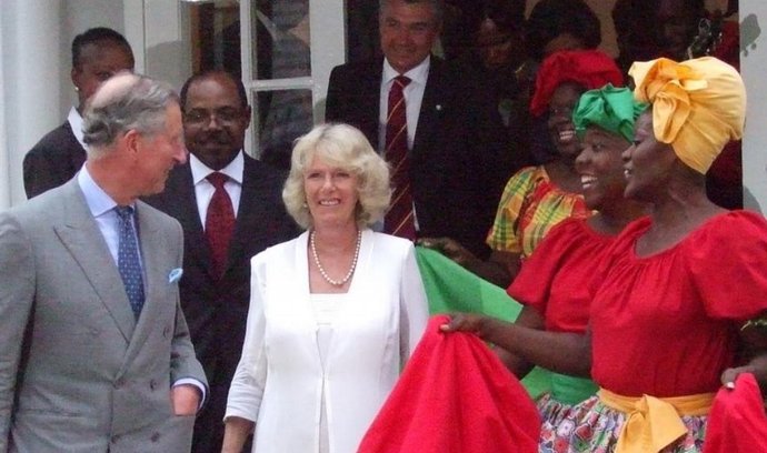 Princ Charles a vévodkyně z Cornwallu během návštěvy Jamajky
