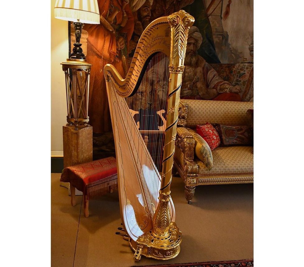 Harfa, kterou dostal princ Charles