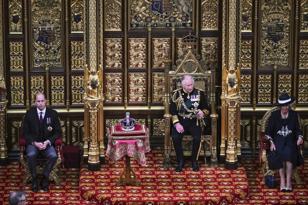 Historický okamžik: Princ Charles zahájil nové zasedací období britského parlamentu místo královny