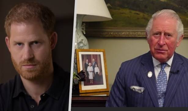 Princ Charles odstranil ze své pracovny většinu rodinných fotografií, včetně té Harryho