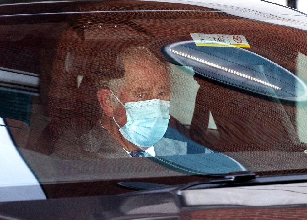 Princ Charles po návštěvě u hospitalizovaného prince Philipa