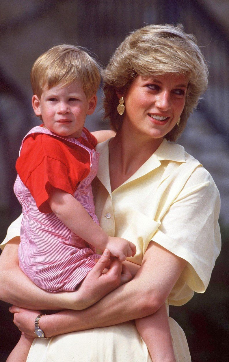 Princezna Diana s malým princem Harrym.