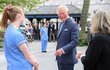 Princ Charles navštívil nemocnici sv. Bartoloměje, kde byl hospitalizovaný jeho otec Philip