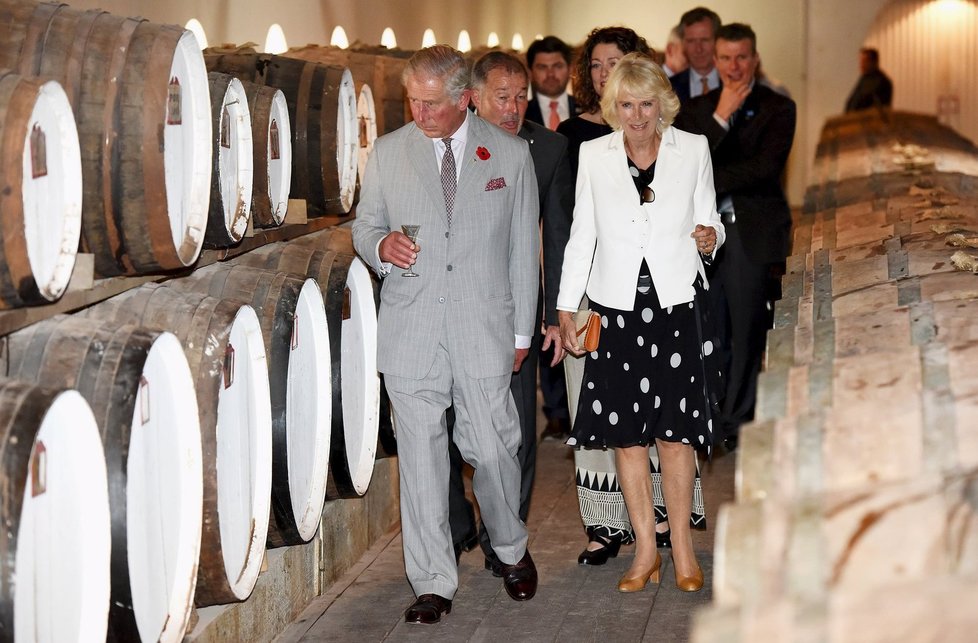 Charles s Camillou navštívili australské vinařství.