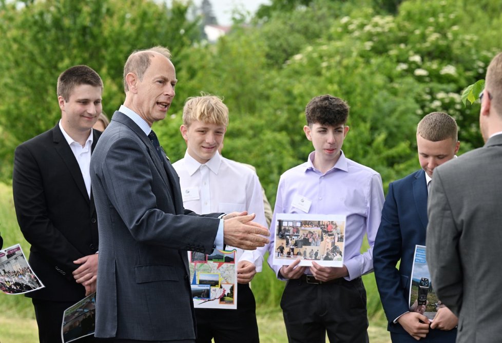 Princ Edward ve Vestci zasadil poslední strom Aleje prince Philipa - na otcovu počest (24. 5. 2023).