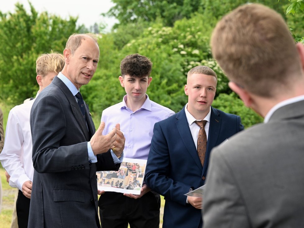 Princ Edward ve Vestci zasadil poslední strom Aleje prince Philipa – na otcovu počest (24. 5. 2023).