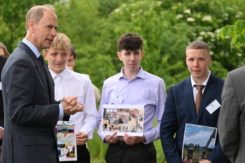 Princ Edward ve Vestci zasadil poslední strom Aleje prince Philipa - na otcovu počest (24. 5. 2023).