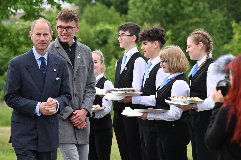 Princ Edward ve Vestci zasadil poslední strom Aleje prince Philipa – na otcovu počest (24. 5. 2023).