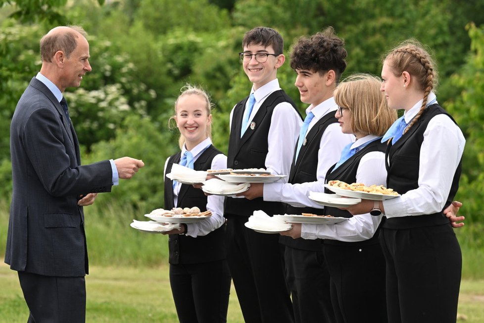 Princ Edward ve Vestci zasadil poslední strom Aleje prince Philipa – na otcovu počest (24. 5. 2023).