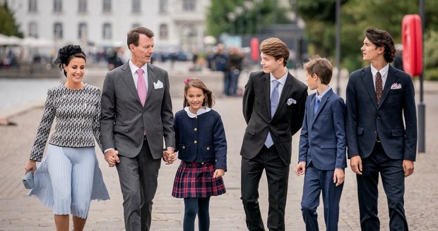 Dánská královská rodina – princ Felix, princezna Marie, princ Joachim, princezna Athena a princové Henrik a Nikolai