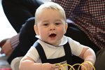 Sušenky, které mlsá malý princ George, nejsou pro děti jeho věku příliš vhodné.