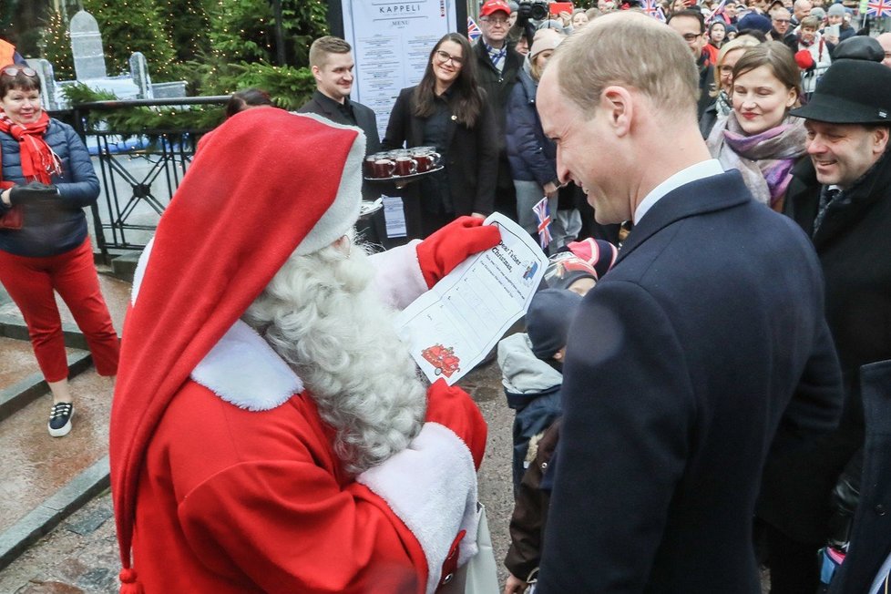 Princ William se setkal se Santa Clausem a předal mu dopis od George.