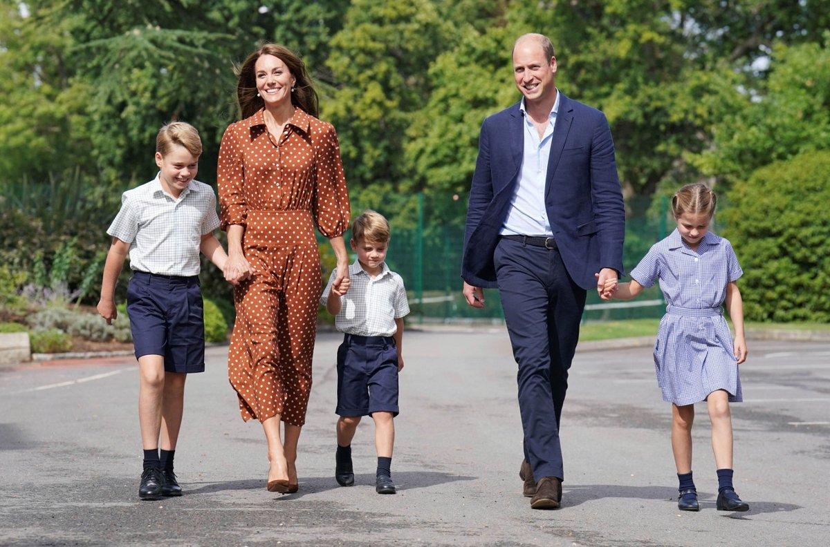 Princ William a vévodkyně Kate vedli své děti poprvé do nové školy
