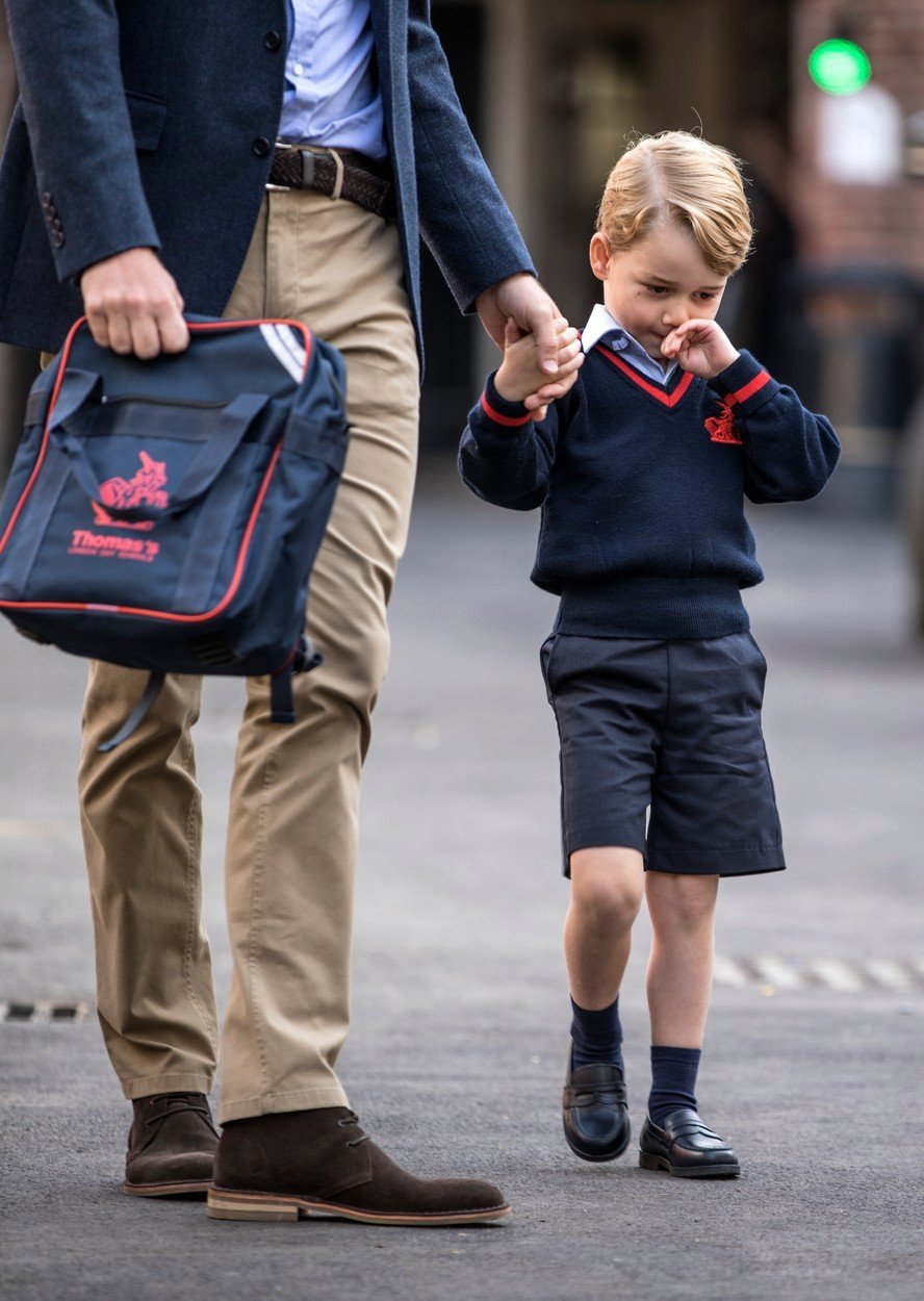 Princ George jde do školy.