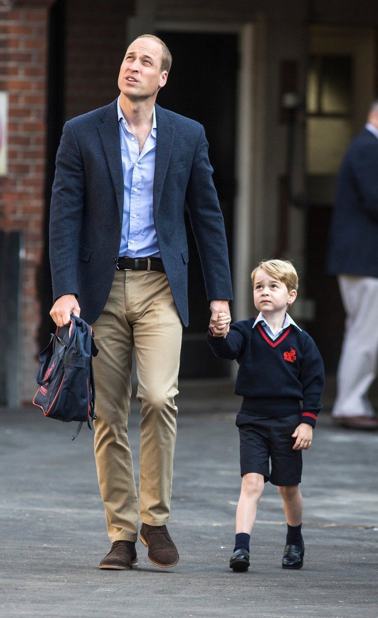 Princ George jde do školy.