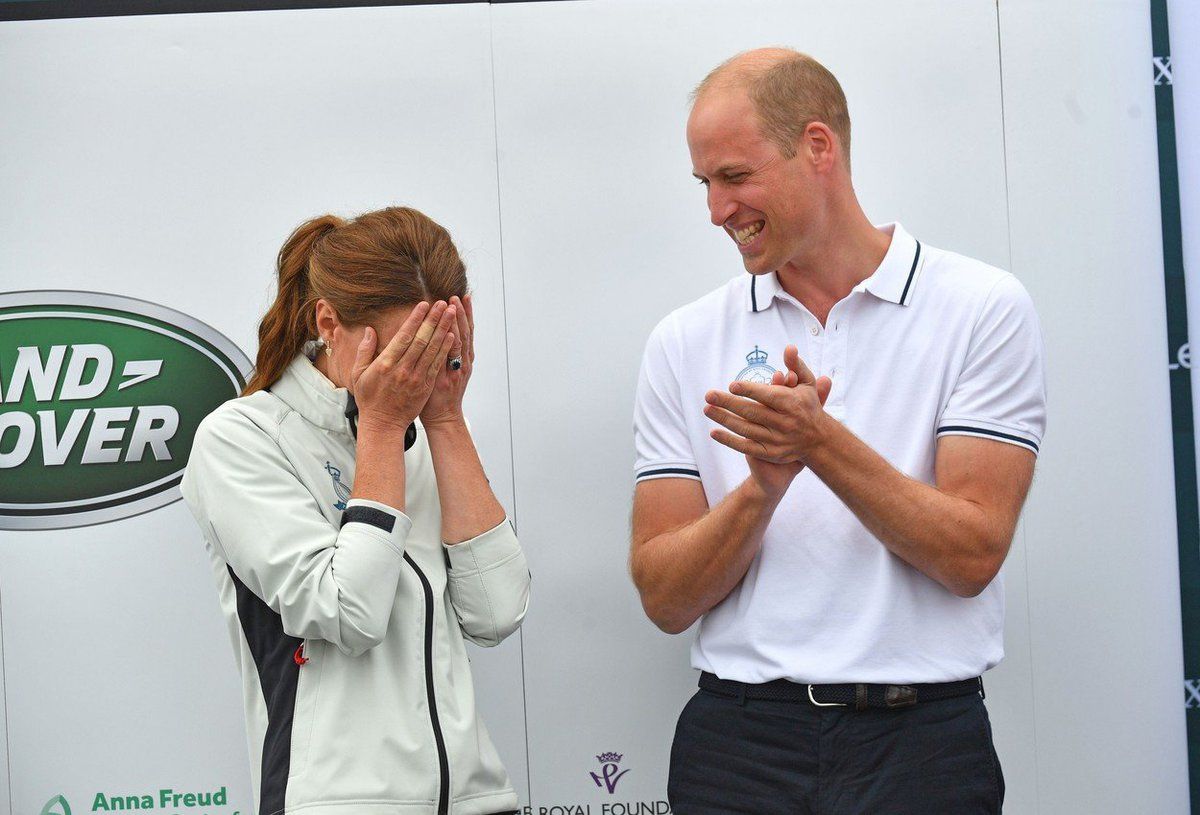 Kate dostala od Williama velikou dřevěnou lžíci