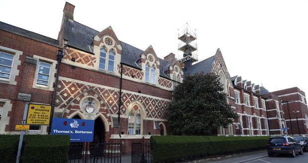 Škola Thomas’s Battersea School, do které se po prázdninách vydá malý princ George.