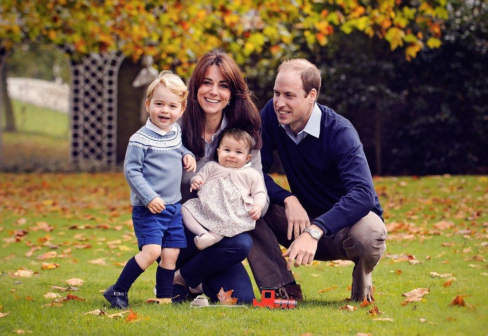 „Veselé Vánoce 2015 přejí vévoda a vévodkyně z Cambridge, princ George a princezna Charlotte.\\&#34;