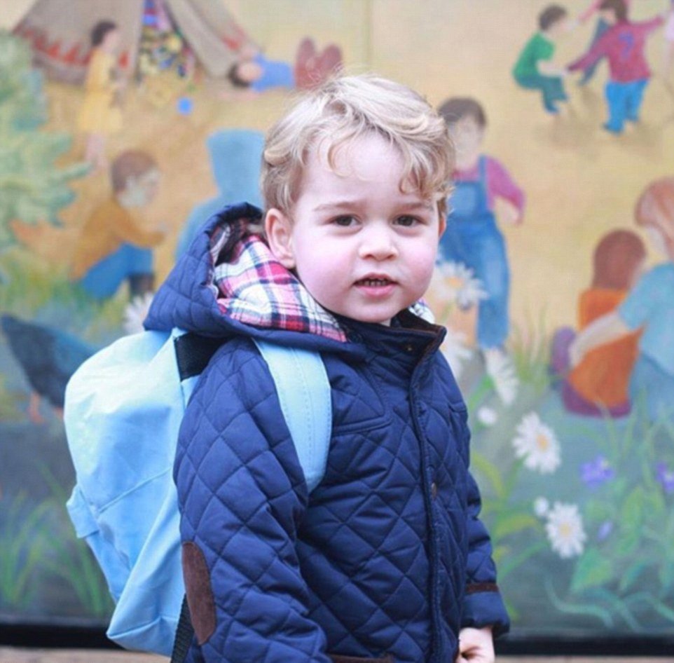 Princ George na první cestě do školky v lednu 2016.