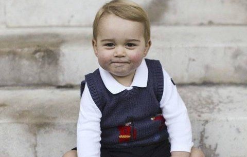 Nejnovější fotky prince George exkluzivně: Velký bráška je roztomilost sama!