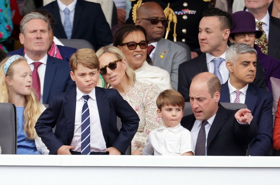 Princ George se bráškou Louisem a tatínkem Williamem