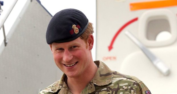 Britský princ Harry zahájil službu v australské armádě.