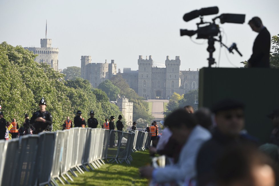 Británie slaví svatbu Meghan Markle a prince Harryho.