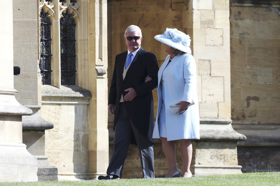 Sir Keith Mills a jeho žena Maureen Mills přijeli k hradu Windsor.