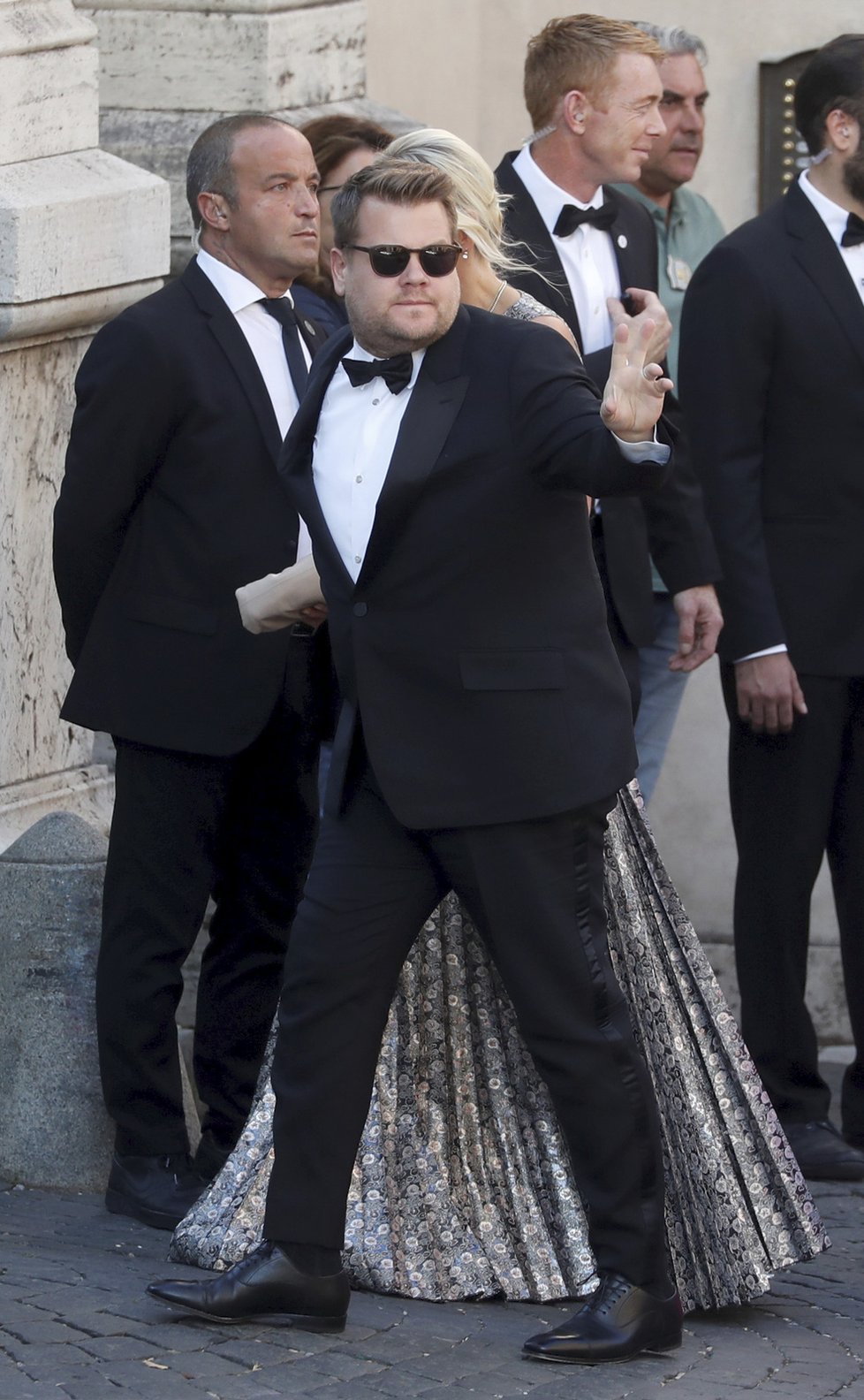 James Corden na svatbě Mishy Nonoo