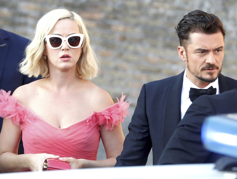 Orlando Bloom a Katy Perry na svatbě Mishy Nonoo