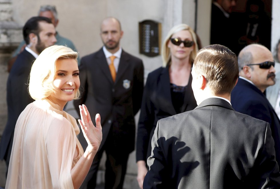 Ivanka Trump na svatbě Mishy Nonoo v šatech od Galie Lahav