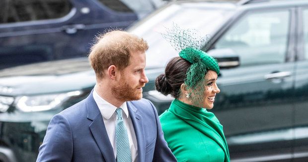 Poslední oficiální veřejné vystoupení prince Harryho a Meghan Markle před opuštěním monarchie