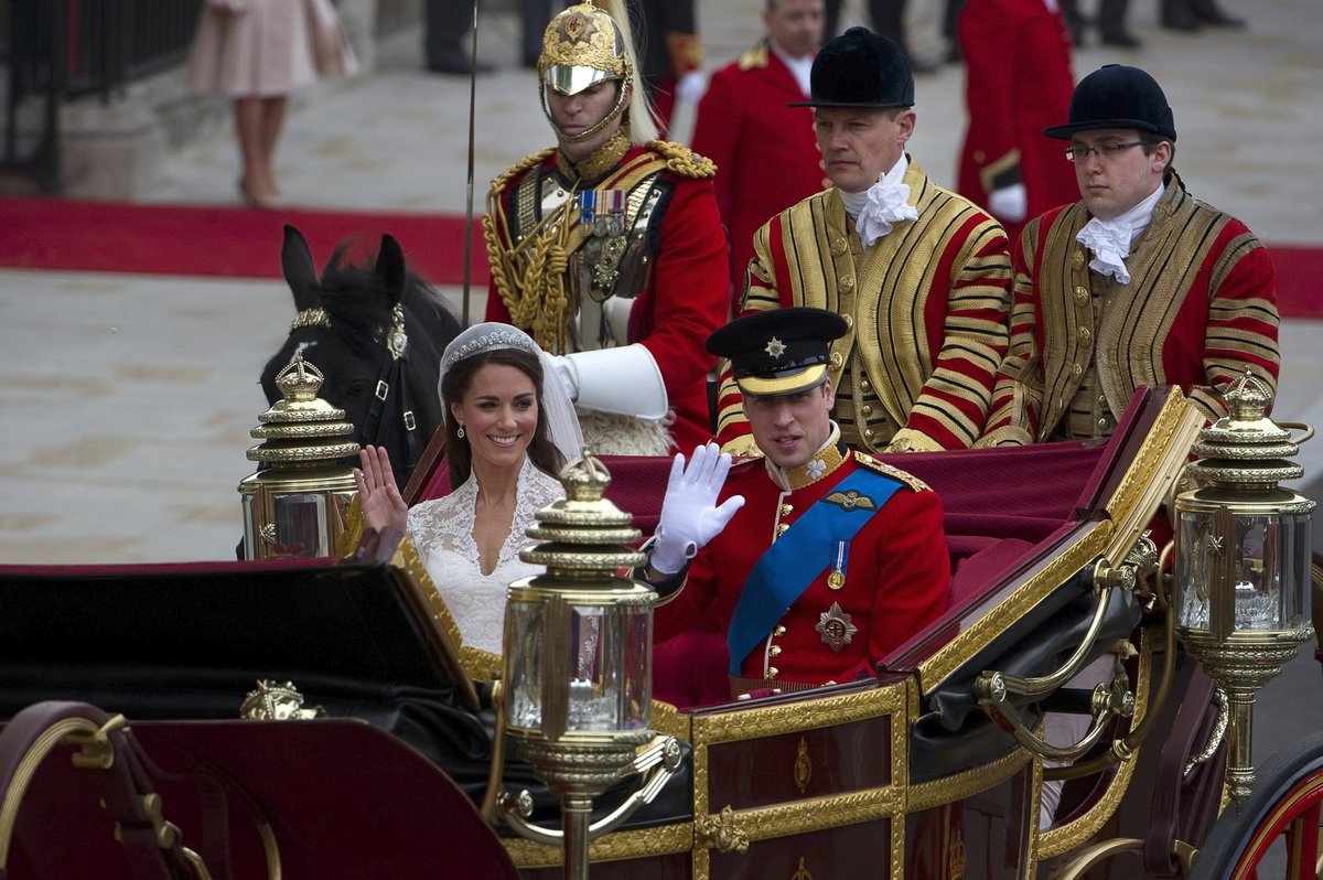 V takovém historickém kočáře vyrazili po obřadu v roce 2011 princ William s Kate.