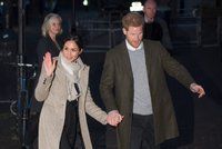 Princ Harry vyvedl Meghan: Zakrývalo volné oblečení těhotenství?