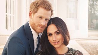 Slavnostní šaty ve stylu Meghan Markle: Průsvitný top a dlouhá černá sukně