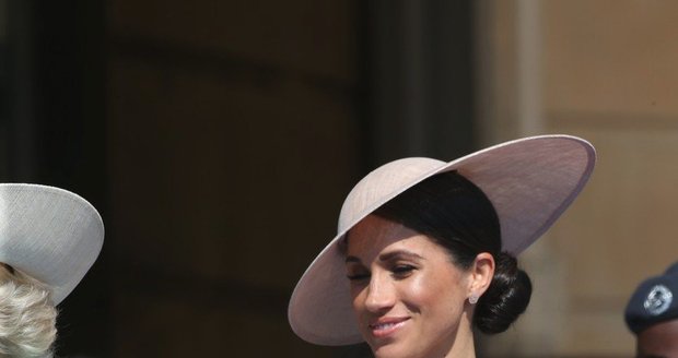 Vévodkyně ze Sussexu Meghan měla na oslavě prince Charlese diamantový náramek od Cartiera.