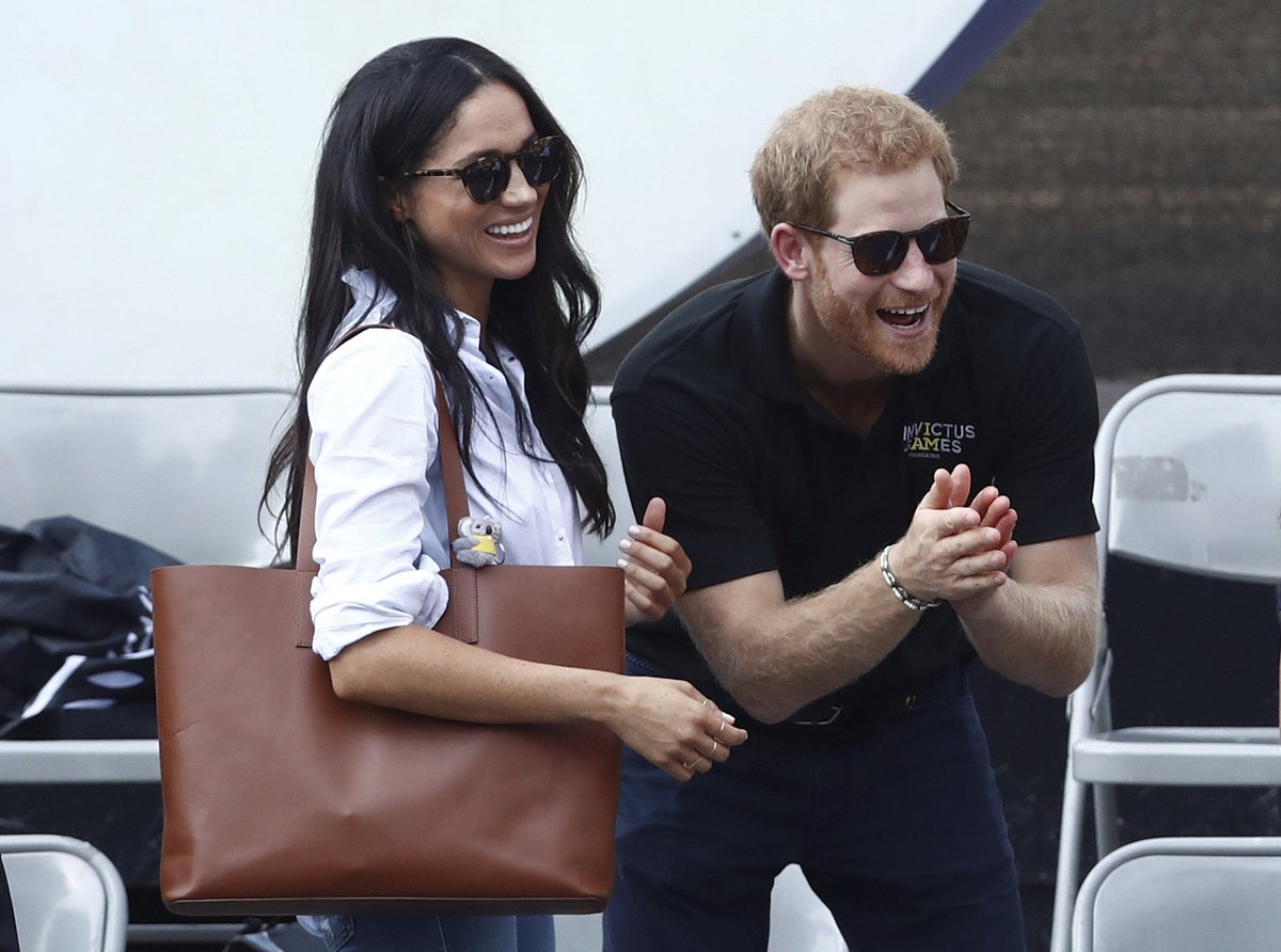 Tak jako k Meghan se Harry k žádné dívce na veřejnosti neměl!