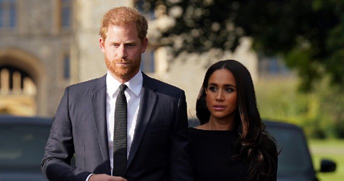 Harry a Meghan zůstanou v Británii minimálně do královnina pohřbu.