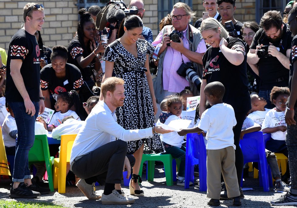 Princ Harry a vévodkyně Meghan na oficiální návštěvě Afriky